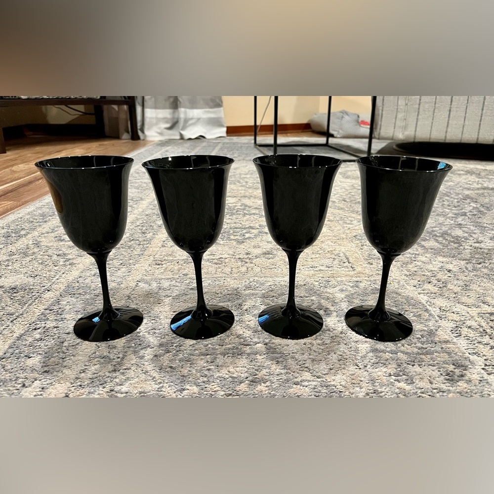 Vintage Tivoli Black by Carico Wine Glass Set